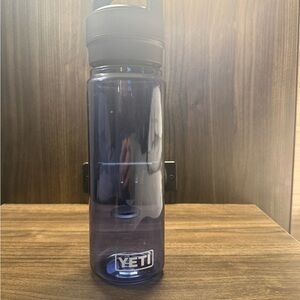 25 oz Yeti Blue Sport Water Bottle